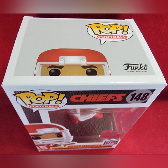 Patrick Mahomes funko # 148 (nib) with pop protector - Picture 4 of 7